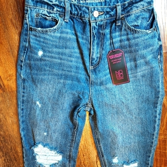 No Boundaries NWT Size 5 super High Rise Destressed jeans - Picture 7 of 12